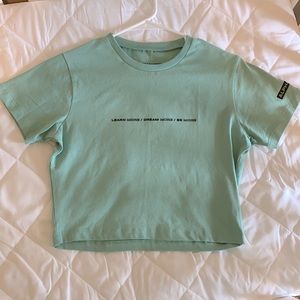 Alphalete cropped tee